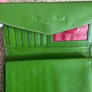 Dooney & Bourke Womens Wallet